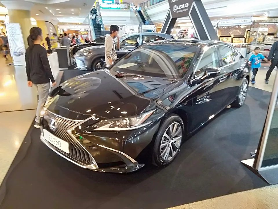 Lexus ES