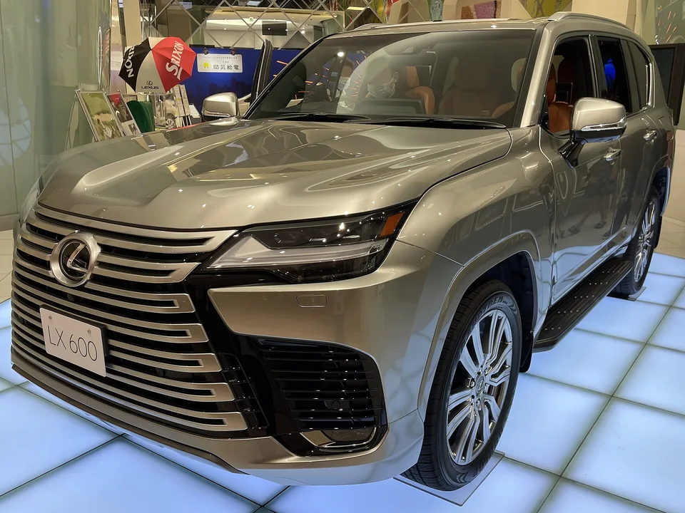 Lexus LX 600