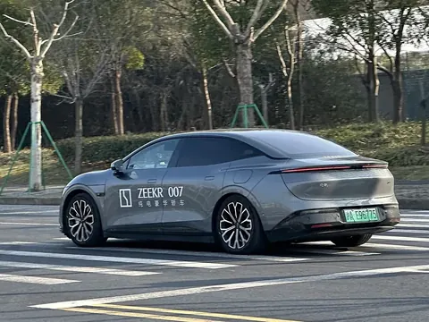 Zeekr 007