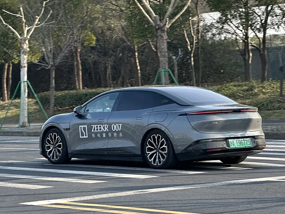 Zeekr 007