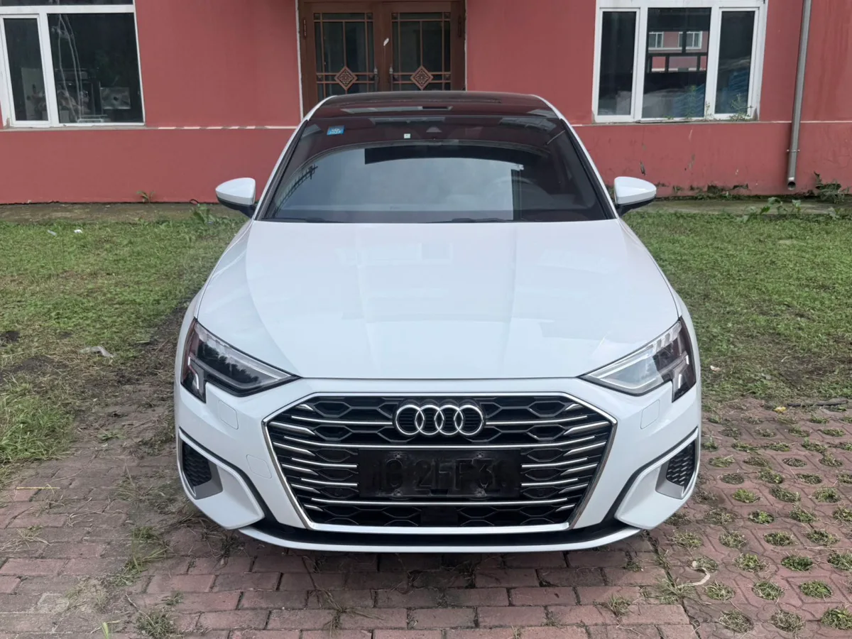 Audi A3 2023 года, снимок 2