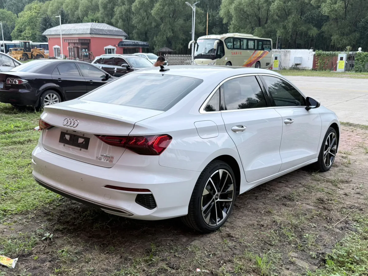 Audi A3 2023 года, снимок 6