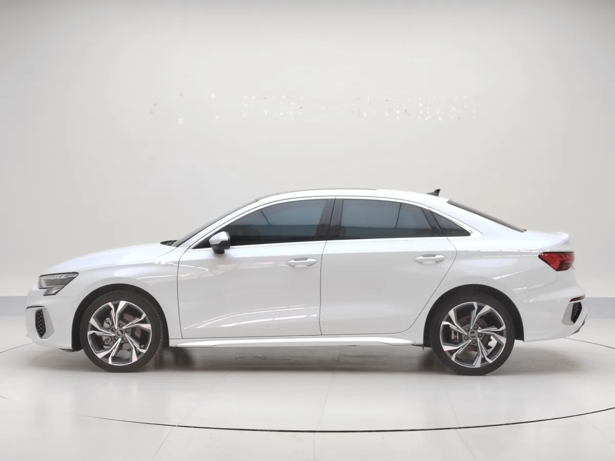Audi A3 2023 года, снимок 4