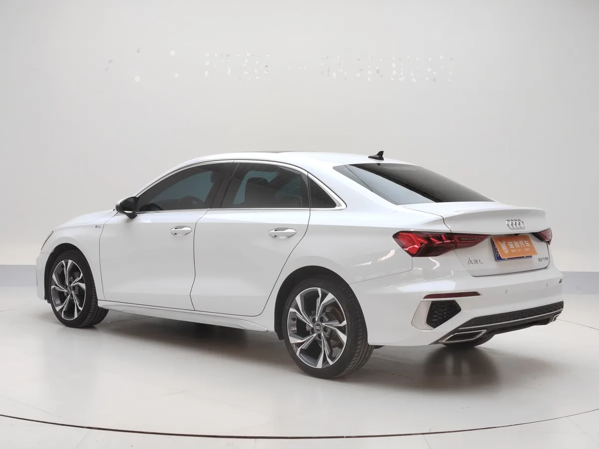 Audi A3 2023 года, снимок 7