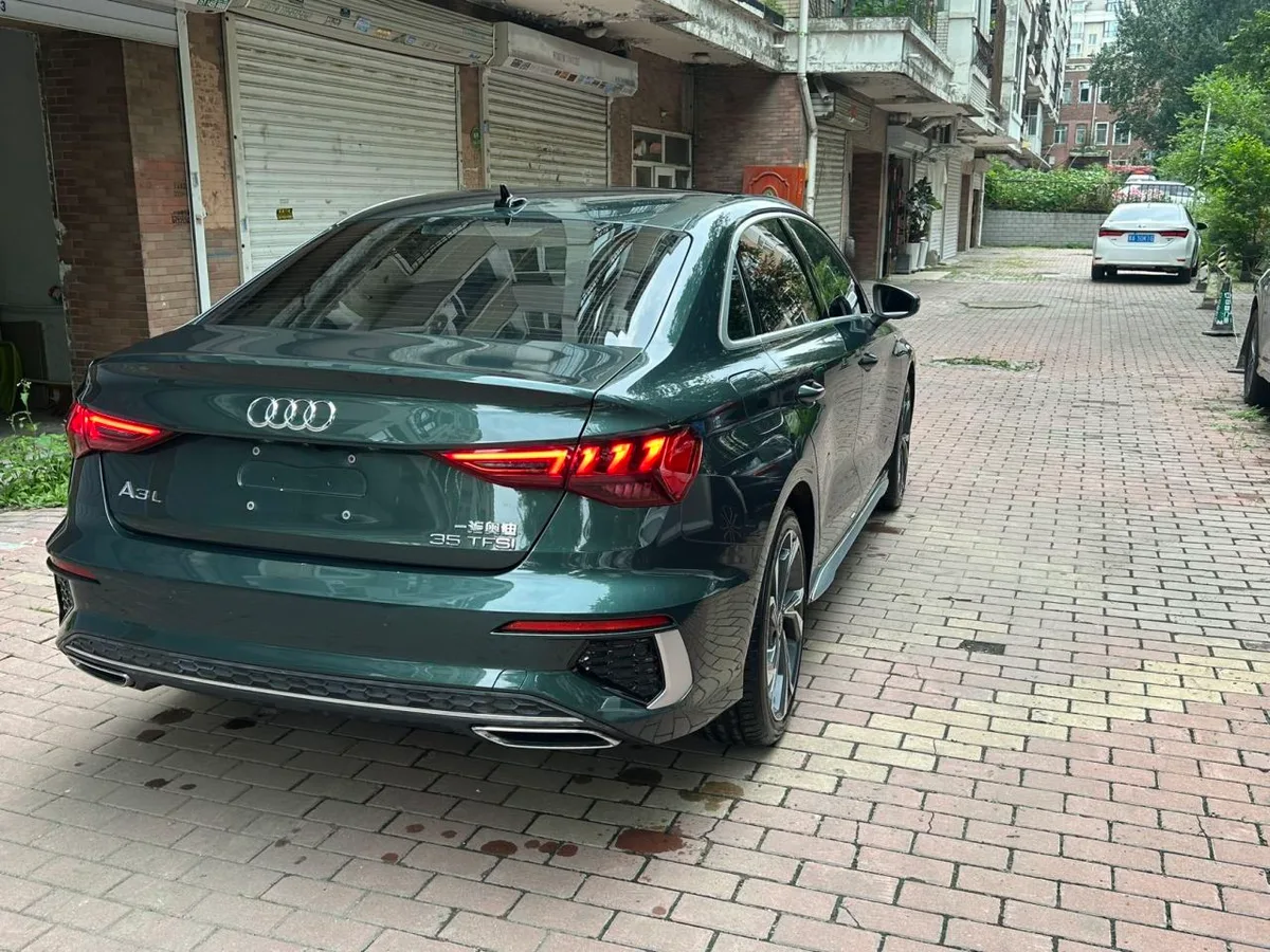 Audi A3 2023 года, снимок 4