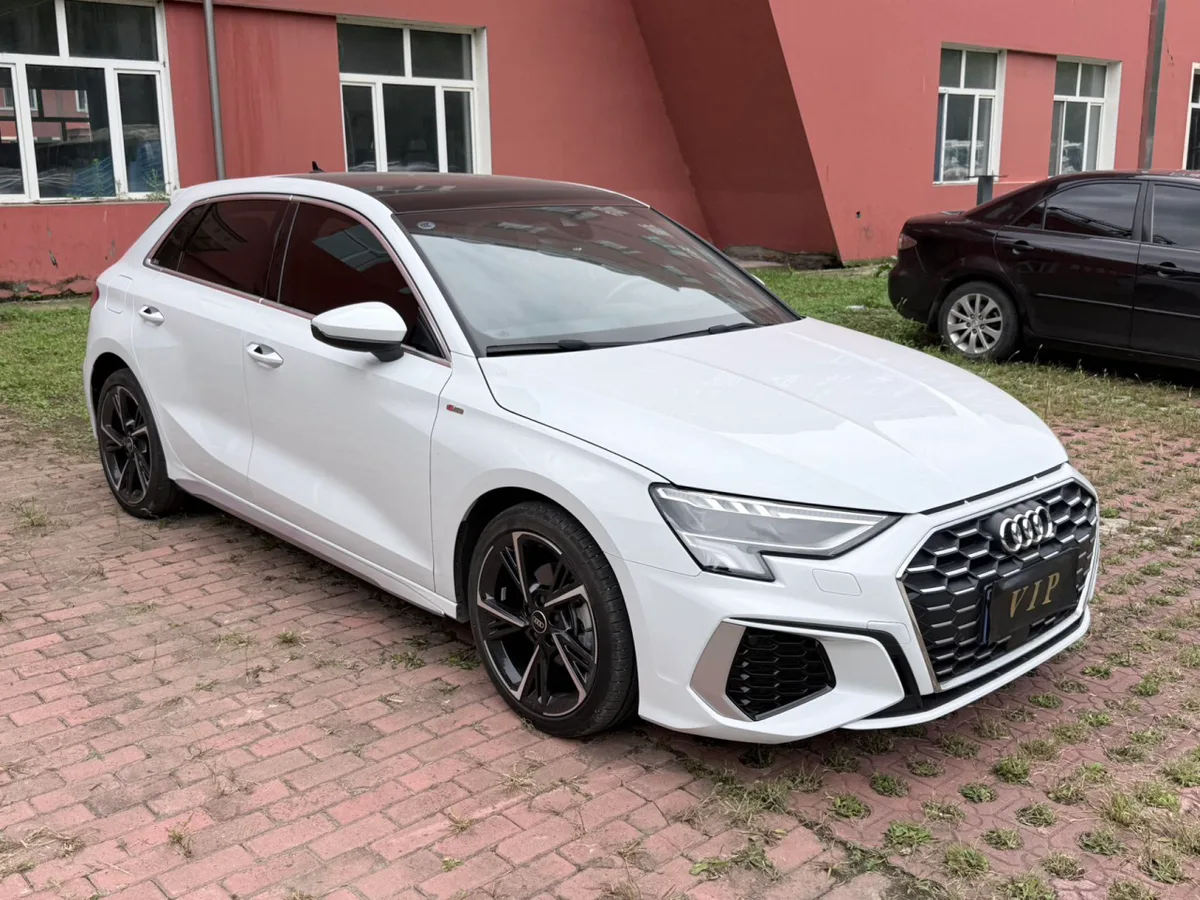 Audi A3 2023 года, снимок 3
