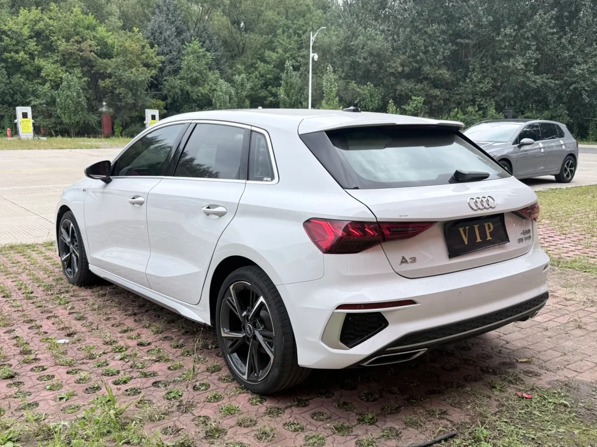 Audi A3 2023 года, снимок 4