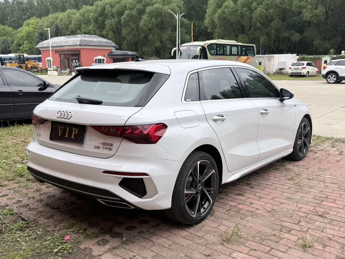 Audi A3 2023 года, снимок 6