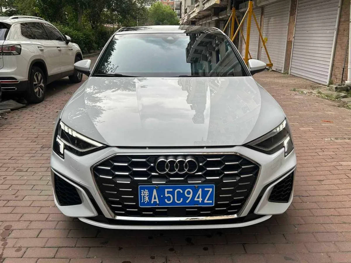 Audi A3 2023 года, снимок 2