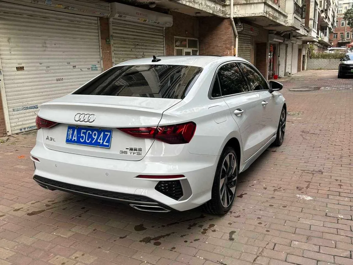 Audi A3 2023 года, снимок 4