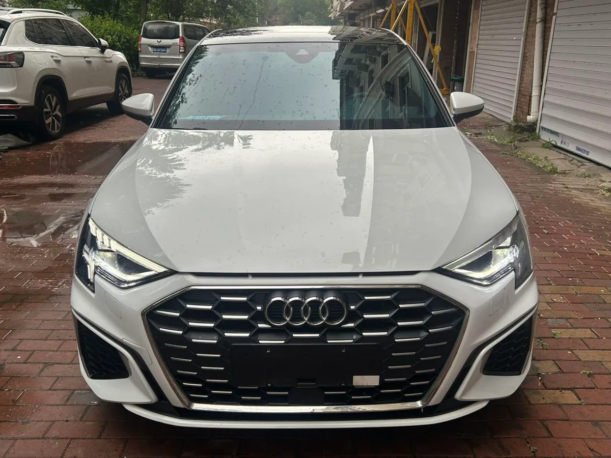 Audi A3 2023 года, снимок 2