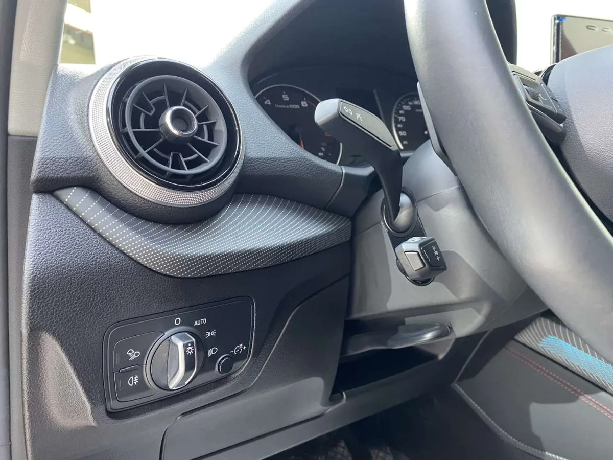 Audi Q2L 2023 года, снимок 10