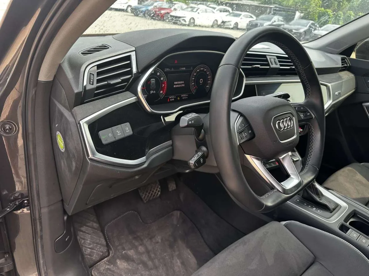 Audi Q3 2022 года, снимок 10