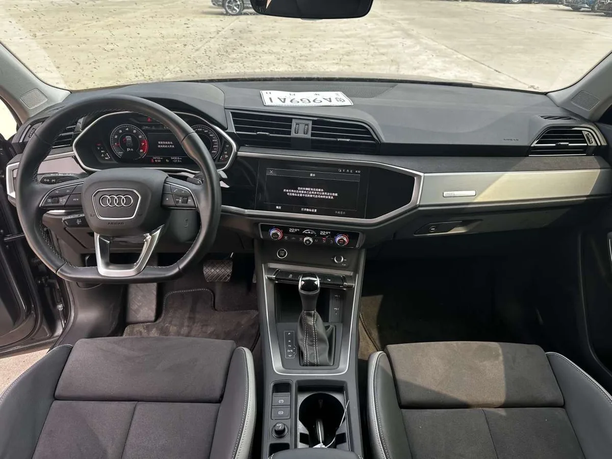 Audi Q3 2022 года, снимок 14