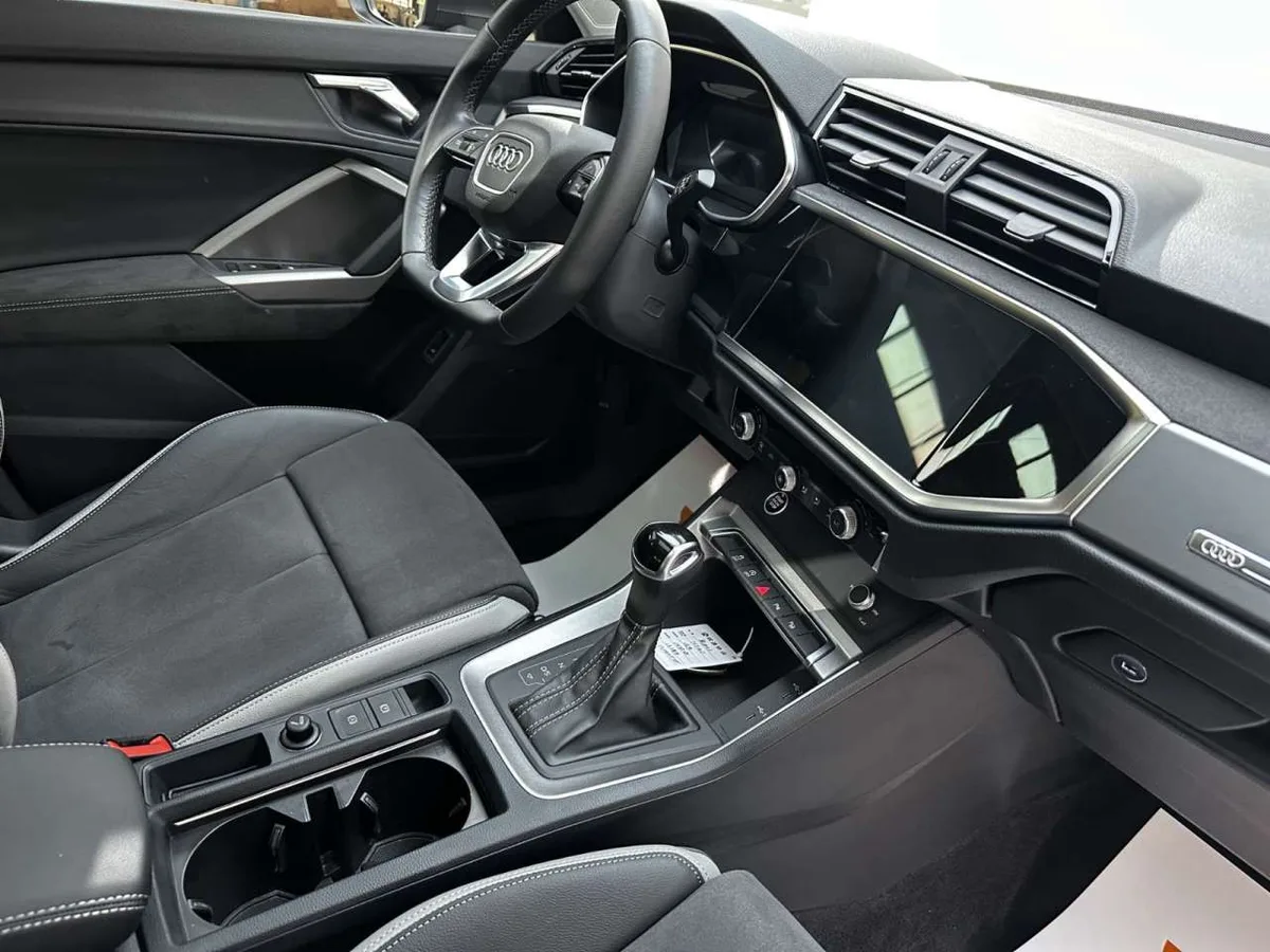 Audi Q3 2022 года, снимок 11