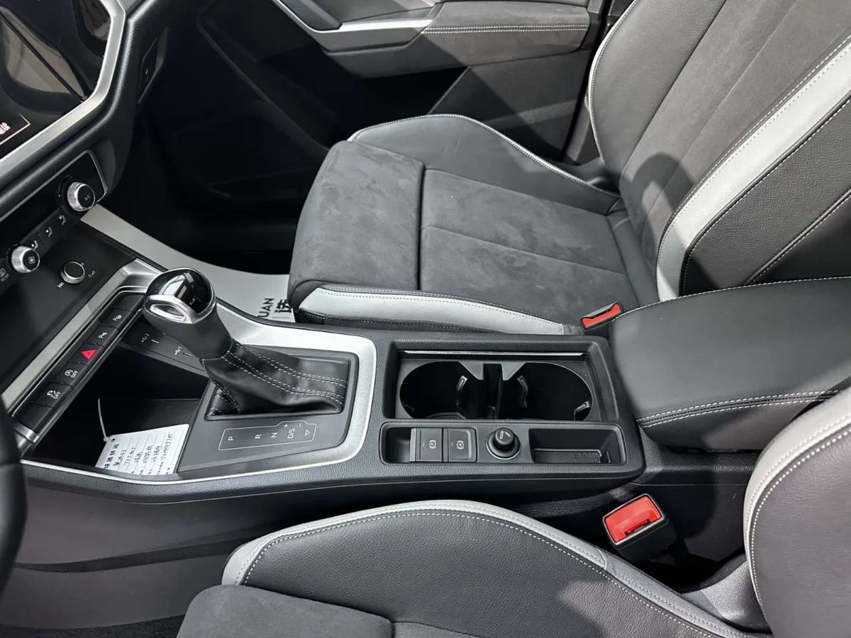 Audi Q3 2022 года, снимок 24