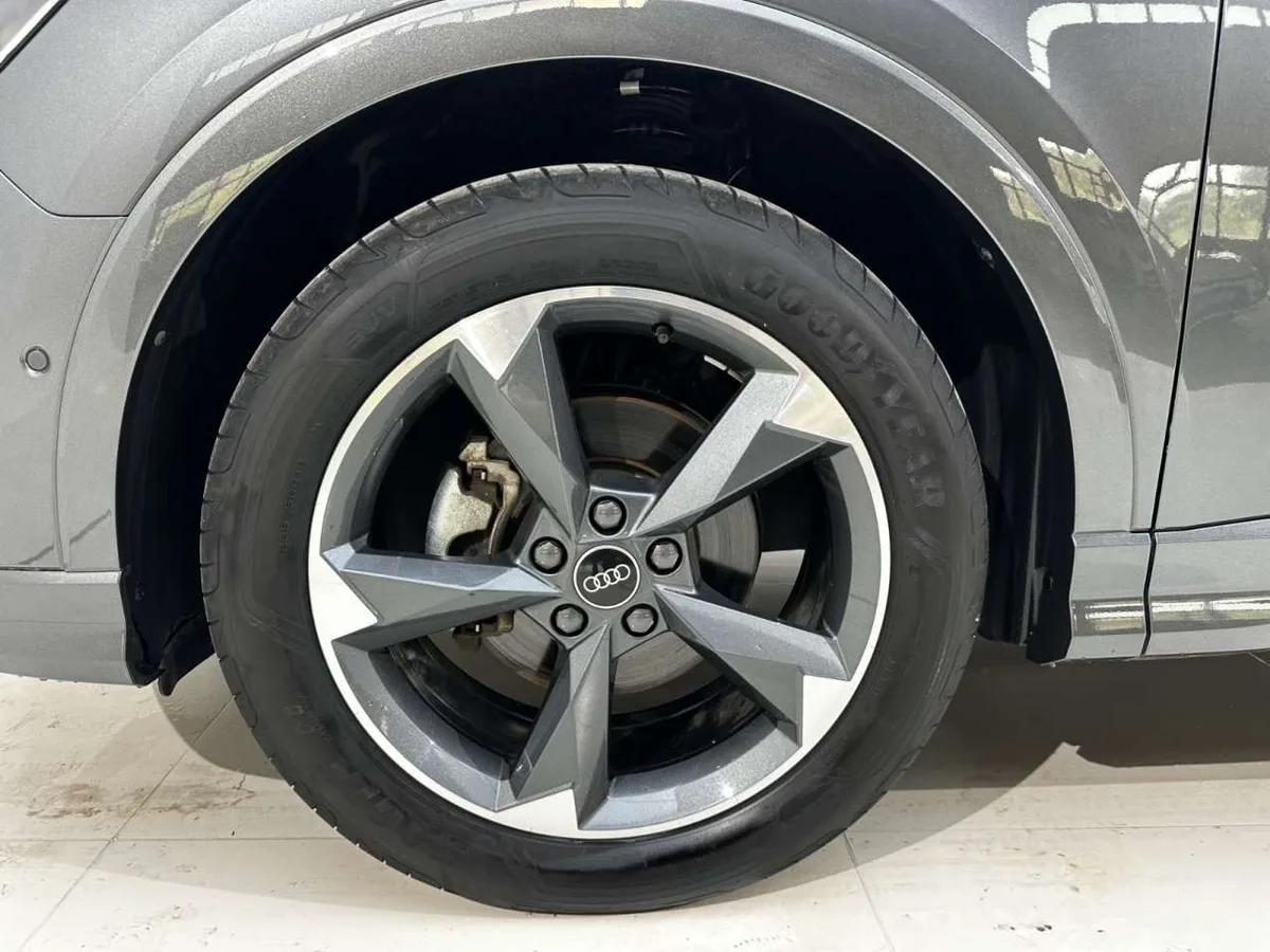 Audi Q3 2022 года, снимок 30