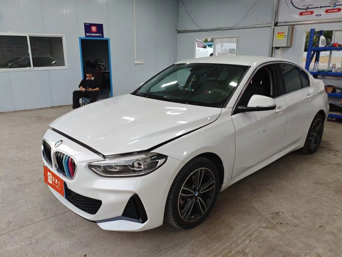 BMW 1 серии 2022 года, снимок 2