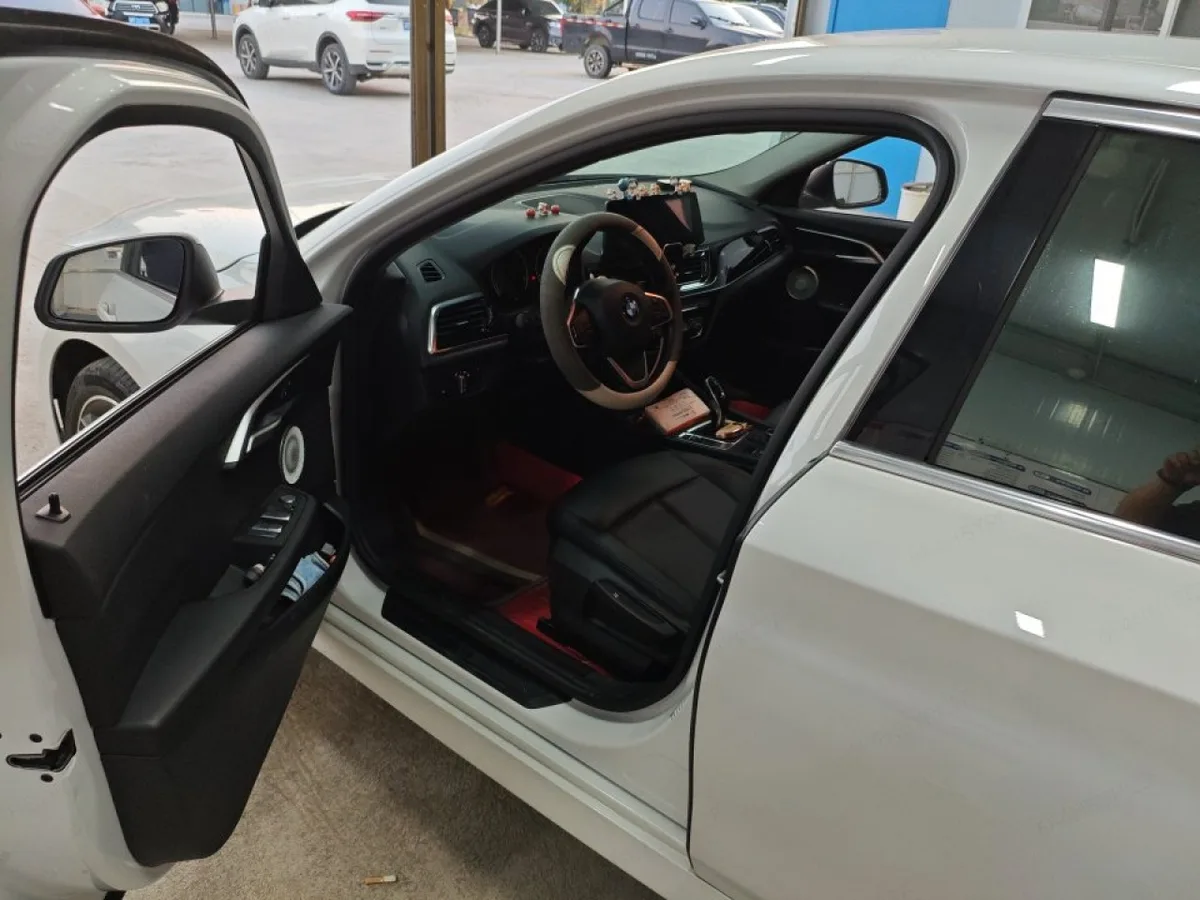 BMW 1 серии 2022 года, снимок 6