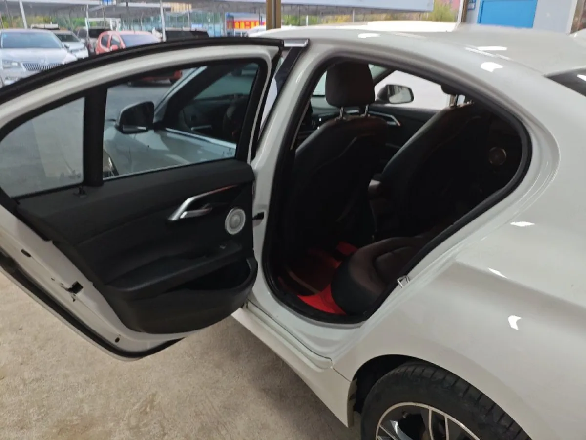 BMW 1 серии 2022 года, снимок 7