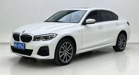 BMW 3 серии 2022 года