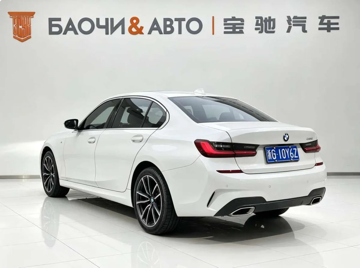 BMW 3 серии 2022 года, снимок 2
