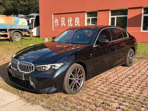BMW 3 серии 2022 года