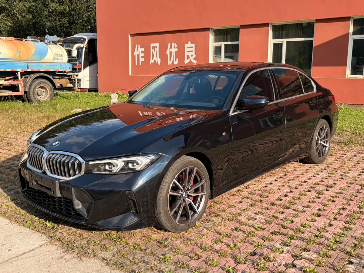 BMW 3 серии 2022 года