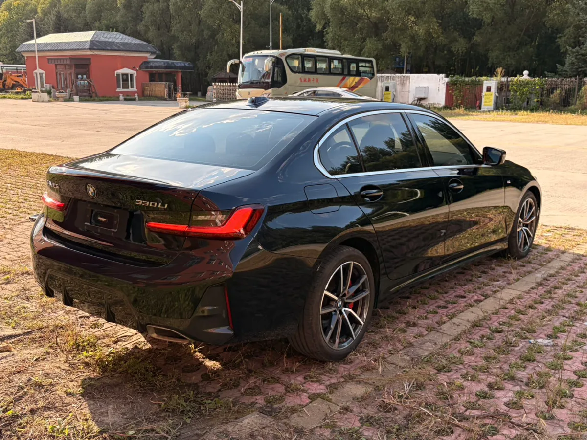 BMW 3 серии 2022 года, снимок 6