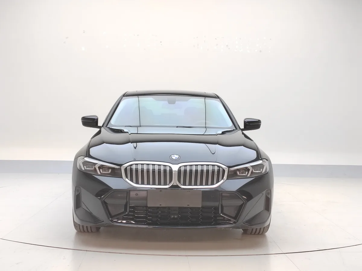 BMW 3 серии 2023 года, снимок 2