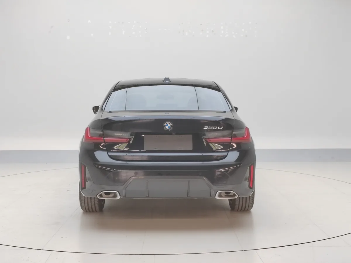 BMW 3 серии 2023 года, снимок 6