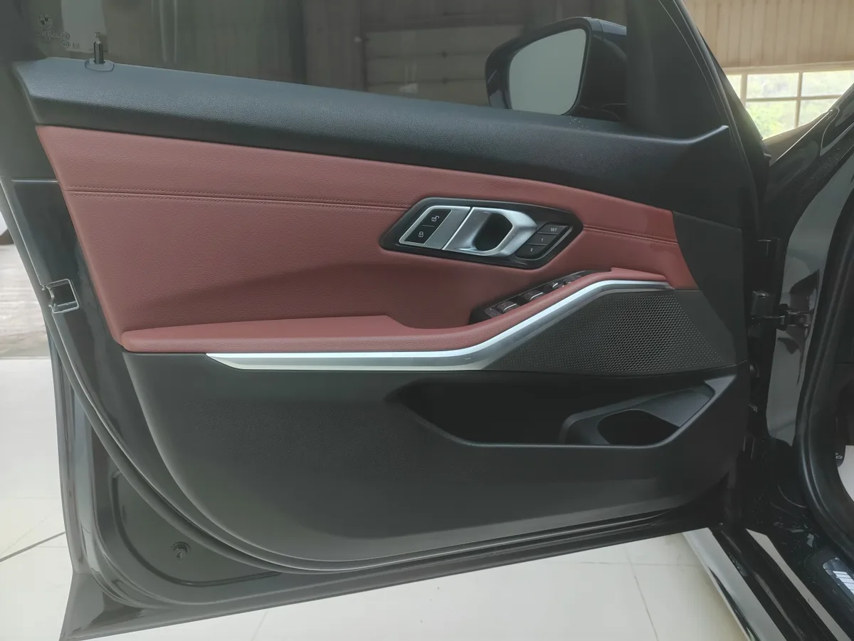BMW 3 серии 2023 года, снимок 8