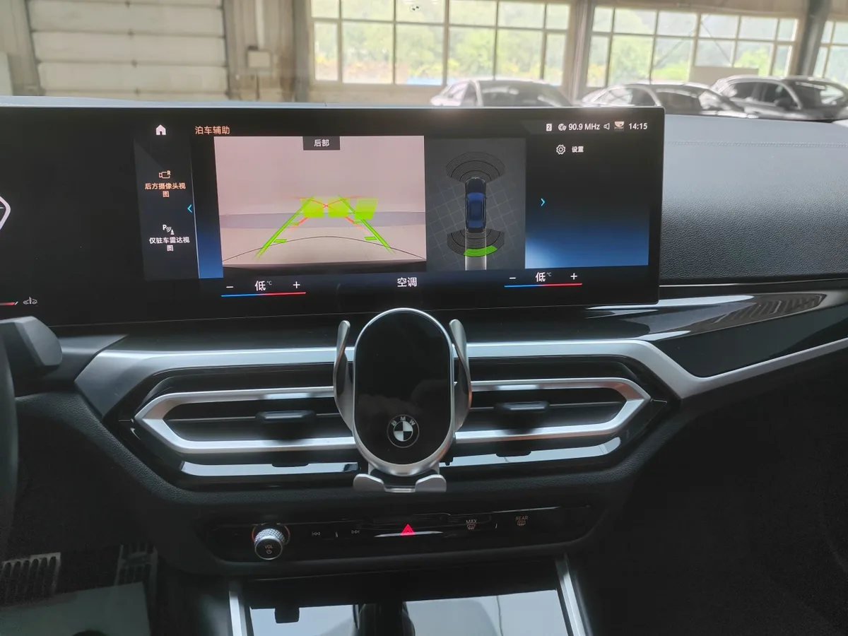 BMW 3 серии 2023 года, снимок 15