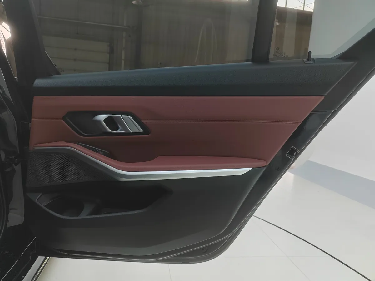 BMW 3 серии 2023 года, снимок 21