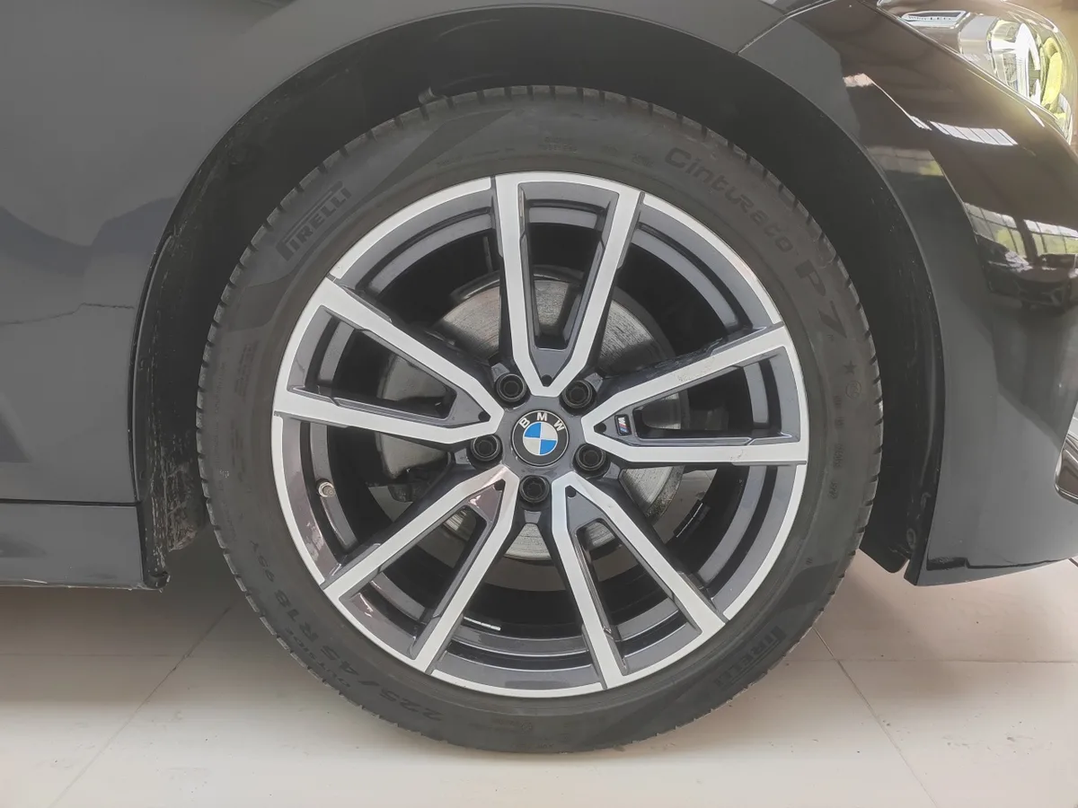 BMW 3 серии 2023 года, снимок 25