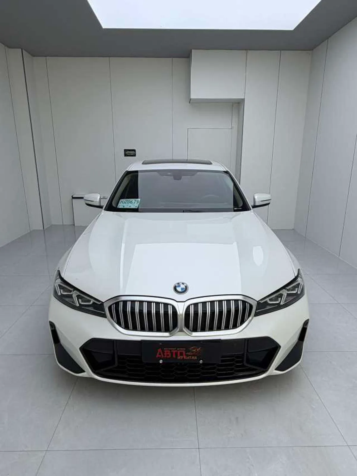 BMW 3 серии 2023 года, снимок 2