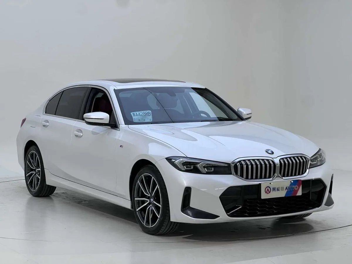 BMW 3 серии 2023 года, снимок 2