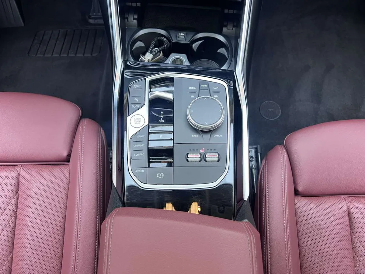 BMW 3 серии 2023 года, снимок 9
