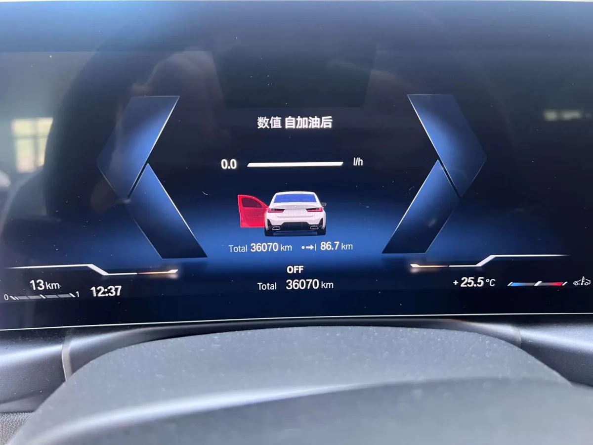 BMW 3 серии 2023 года, снимок 10