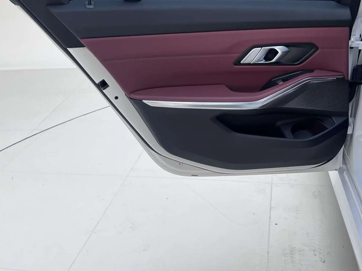 BMW 3 серии 2023 года, снимок 12