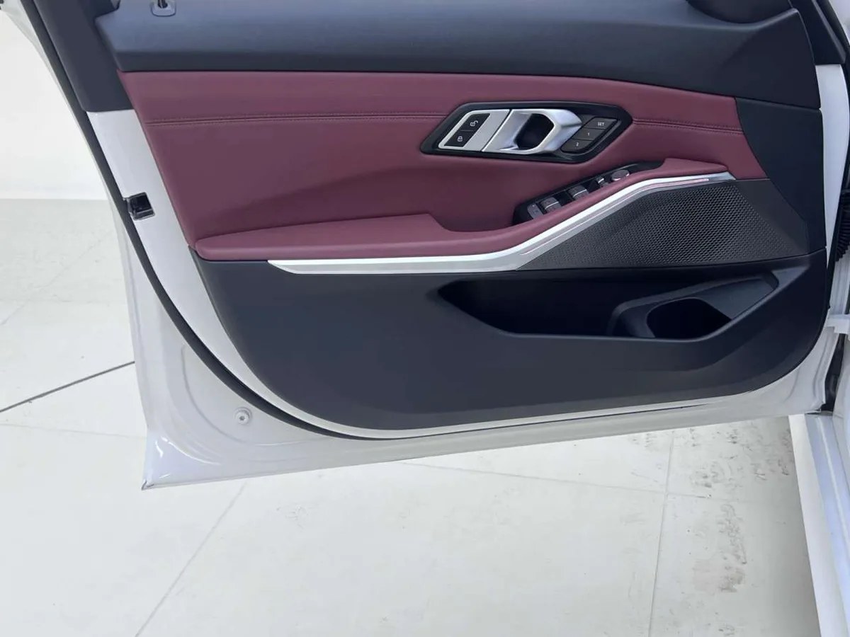 BMW 3 серии 2023 года, снимок 15