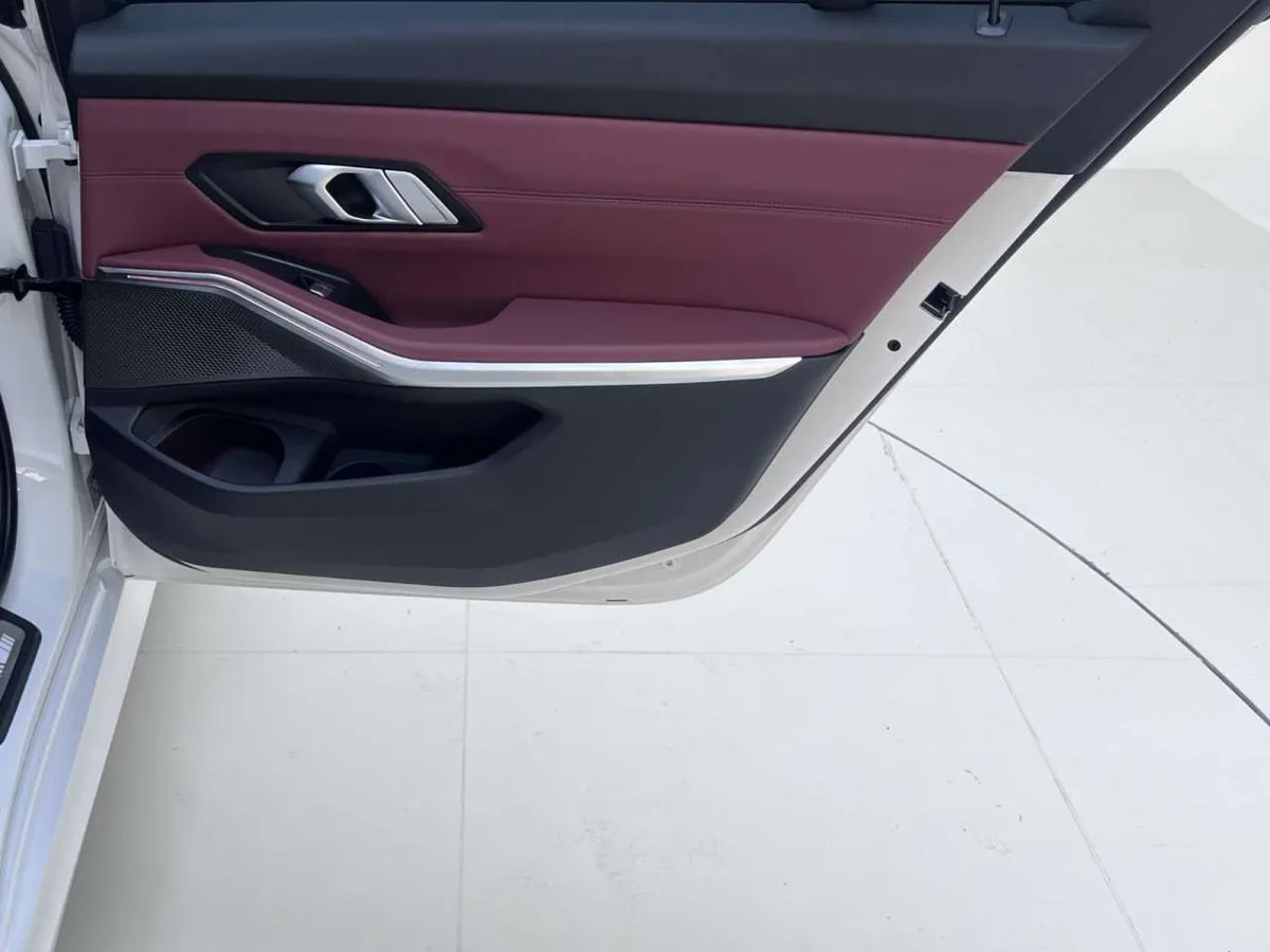 BMW 3 серии 2023 года, снимок 19