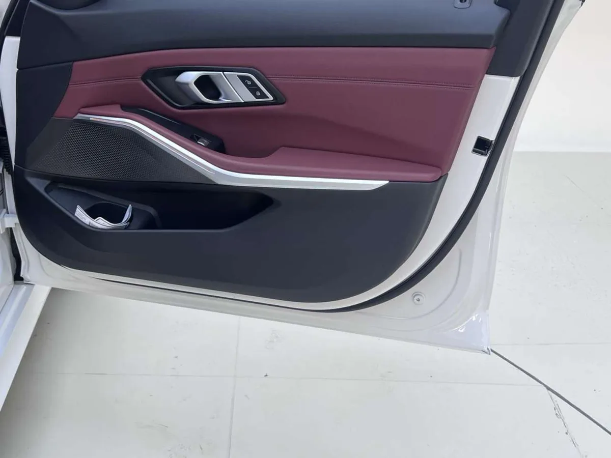 BMW 3 серии 2023 года, снимок 28