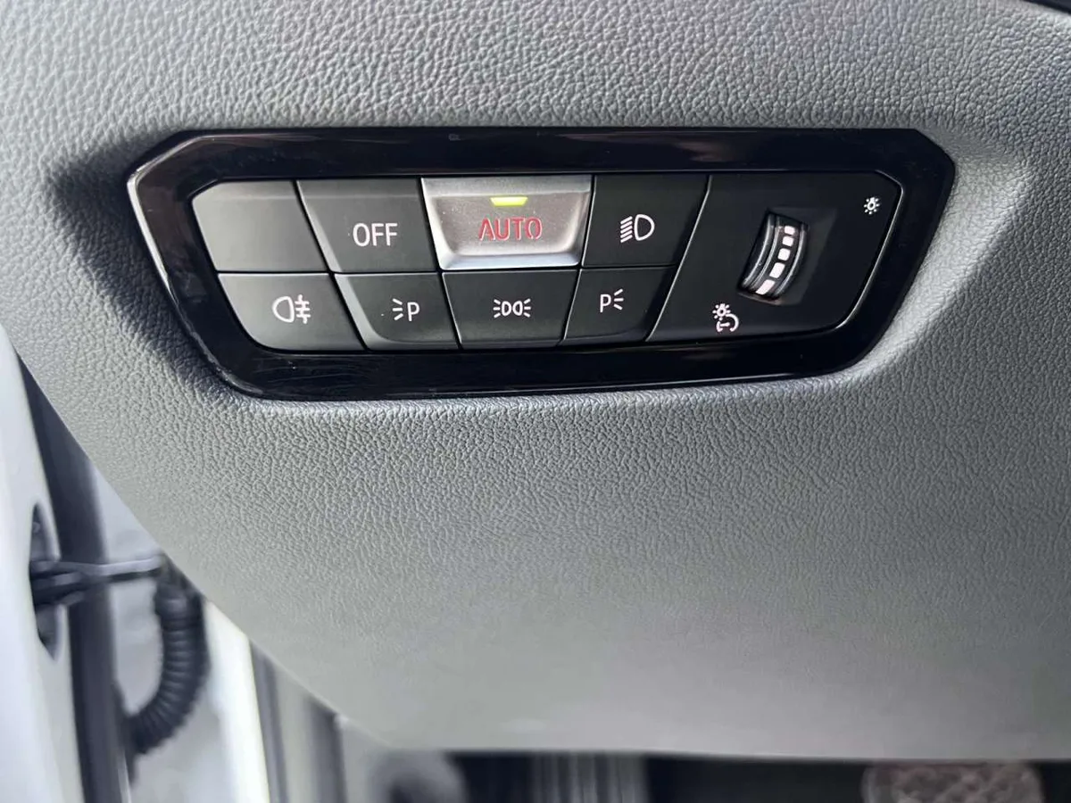 BMW 3 серии 2023 года, снимок 30