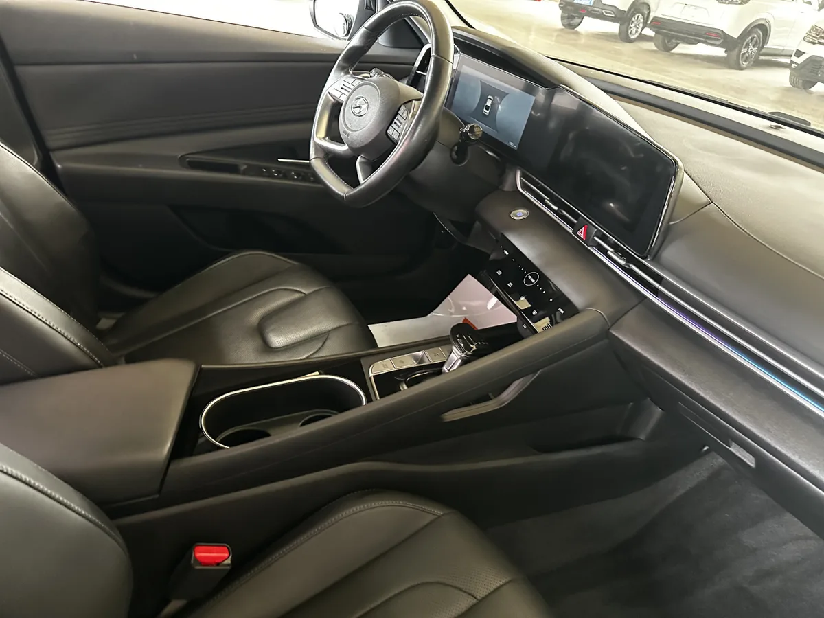 Hyundai Elantra 2020 года, снимок 24