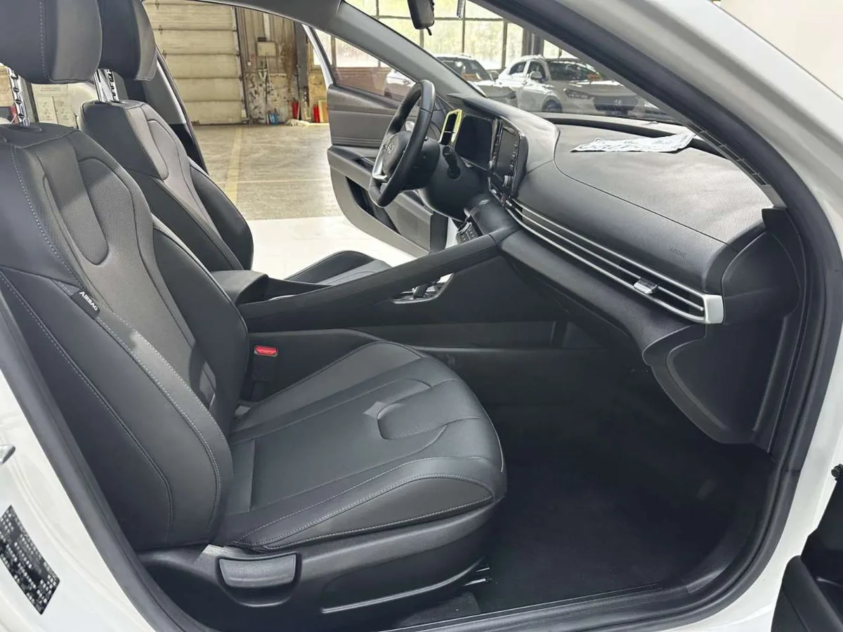 Hyundai Elantra 2022 года, снимок 13