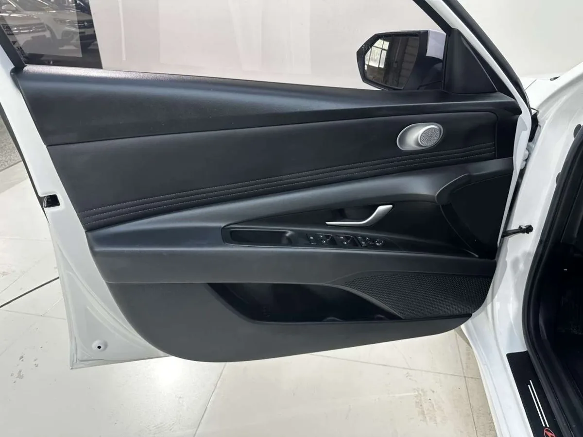 Hyundai Elantra 2022 года, снимок 15