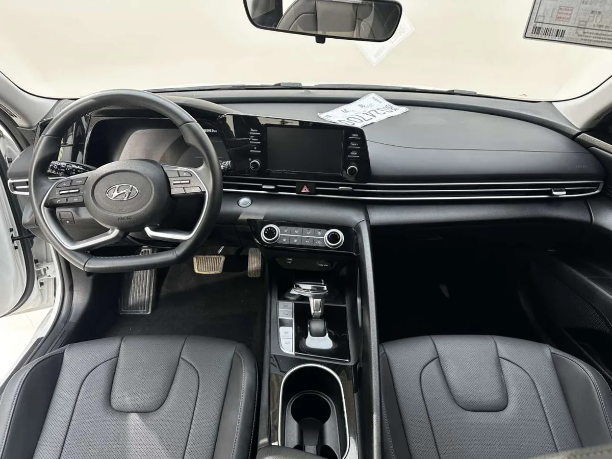 Hyundai Elantra 2022 года, снимок 21