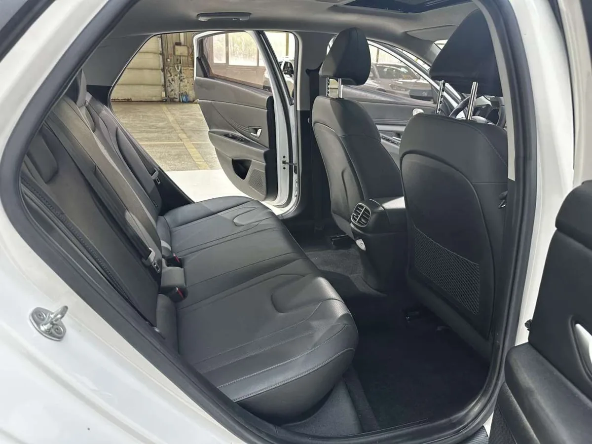 Hyundai Elantra 2022 года, снимок 23
