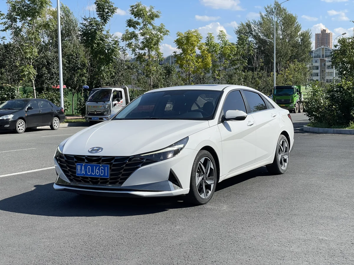 Hyundai Elantra 2023 года